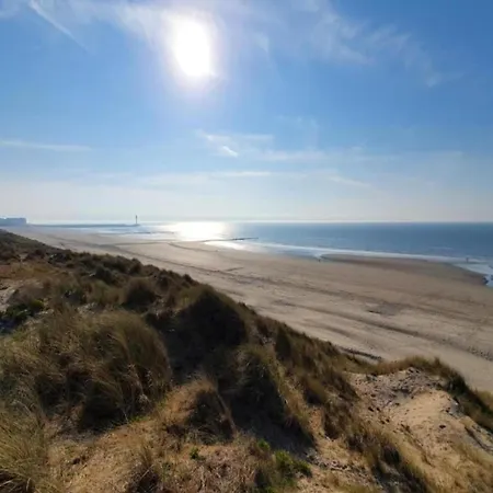 Near Sandy Beach, Cleaning Included Lägenhet *